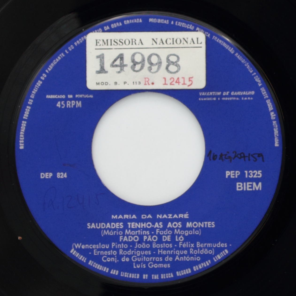 Saudades tenho-as aos montes